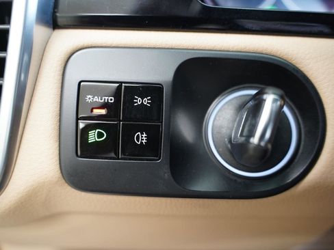 Used 2020 Porsche Cayenne image 25