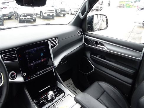 Certified 2025 Jeep Wagoneer Series II AWD/4WD image 14