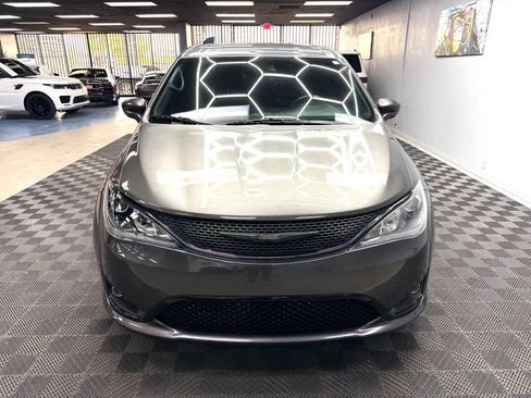 Used 2018 Chrysler Pacifica Touring Plus w/ S Appearance Package FWD image 6