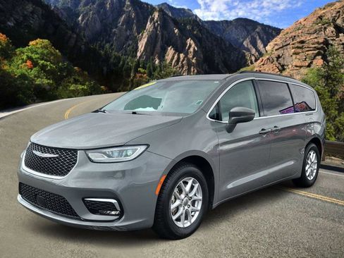 Used 2022 Chrysler Pacifica Touring-L FWD image 5