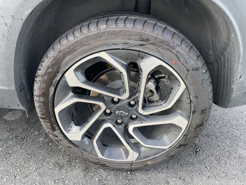 Used 2025 Chevrolet Trax RS w/ Sunroof Package image 3