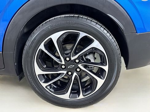 Used 2023 Chevrolet Bolt EUV Premier w/ Sun & Sound Package image 32