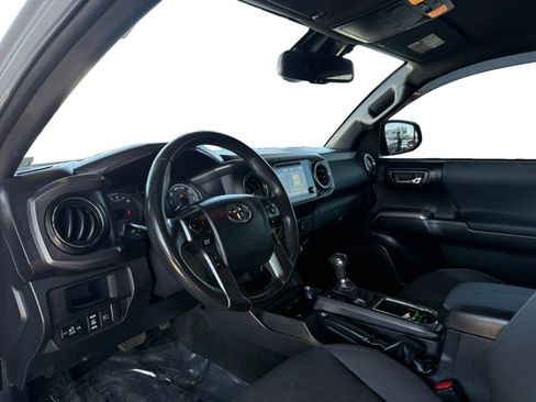 Used 2019 Toyota Tacoma TRD Sport RWD image 9