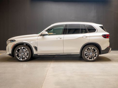 Used 2025 BMW X5 xDrive50e AWD/4WD image 2
