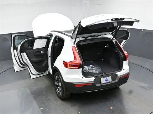 New 2026 Volvo XC40 B5 Core w/ Climate Package image 48