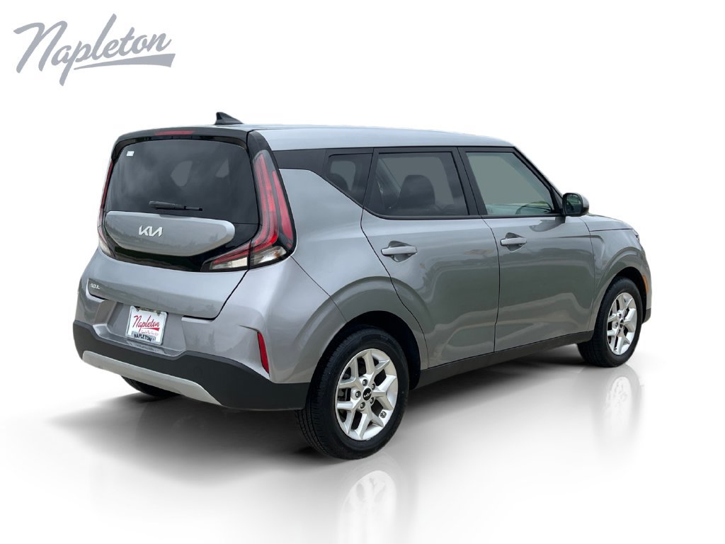 Used 2025 Kia Soul LX w/ LX Technology Package FWD image 5