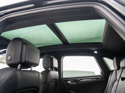 New 2026 Porsche Macan image 18