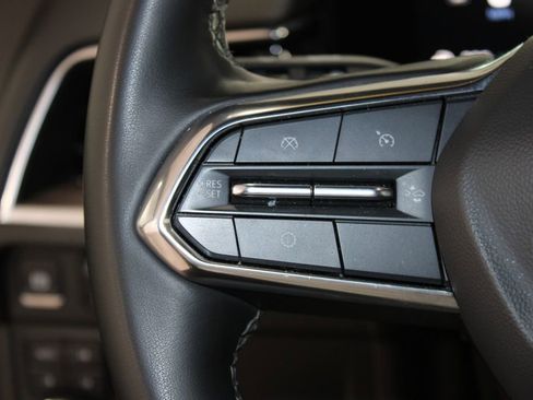 Used 2025 Chevrolet Suburban Z71 image 32