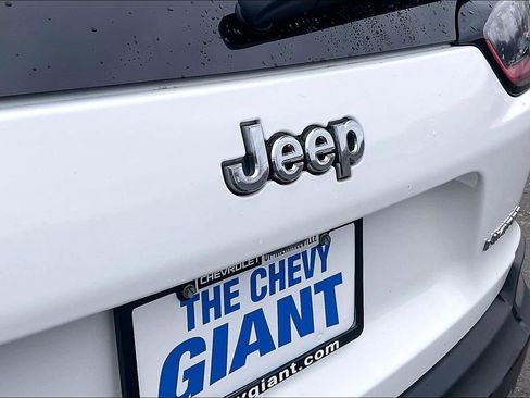 Used 2022 Jeep Cherokee Limited image 27