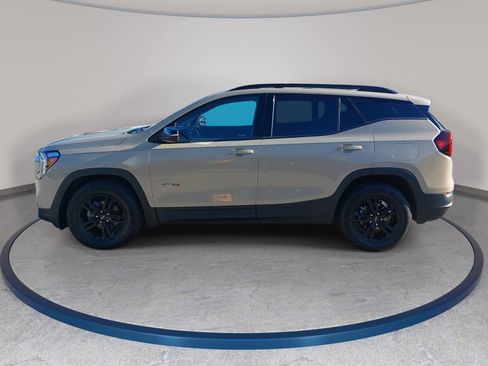 Used 2022 GMC Terrain AT4 image 8