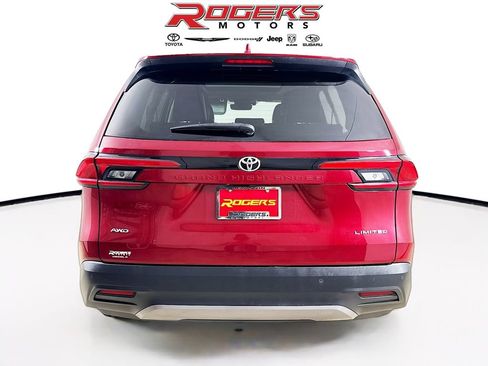 Used 2024 Toyota Grand Highlander AWD image 12