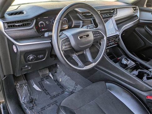 Used 2023 Jeep Grand Cherokee Altitude image 14