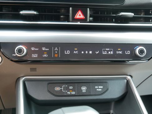 Certified 2026 Kia Carnival FWD image 23