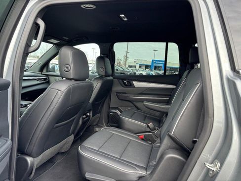 Certified 2025 Buick Enclave Preferred image 11