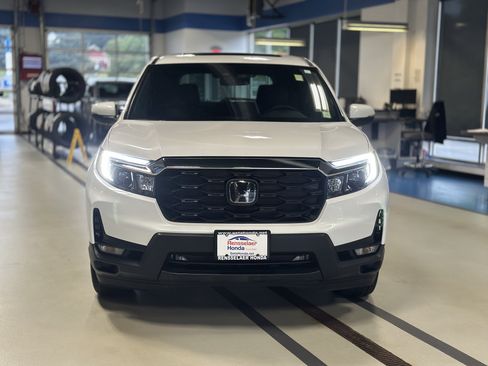 Used 2024 Honda Passport EX-L image 3
