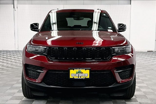 Used 2023 Jeep Grand Cherokee Altitude AWD/4WD image 4
