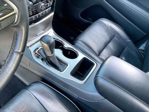Used 2019 Jeep Grand Cherokee Overland image 16