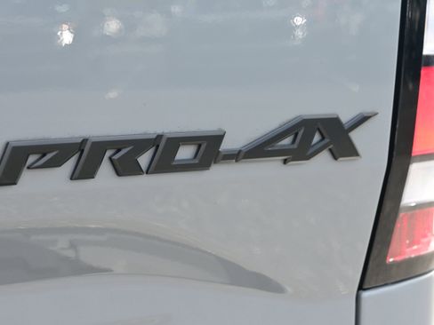 Used 2024 Nissan Frontier PRO-4X w/ Technology Package image 11