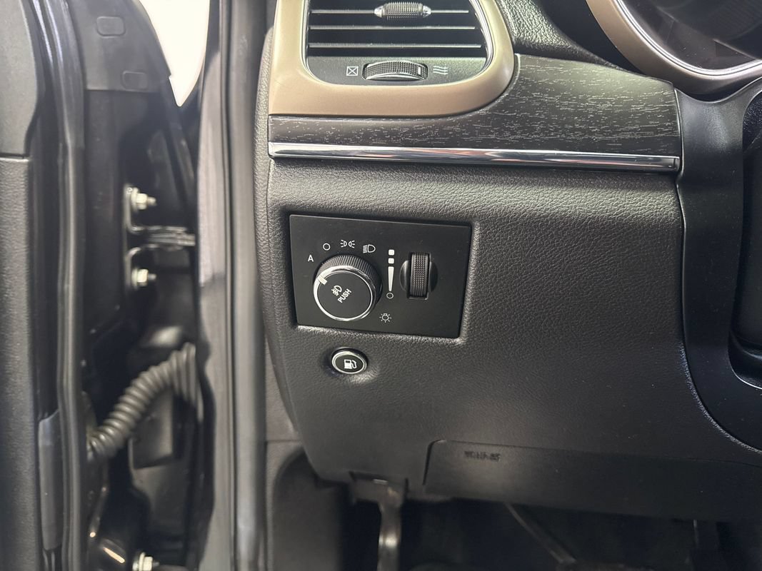 Used 2014 Jeep Grand Cherokee Limited AWD/4WD image 11