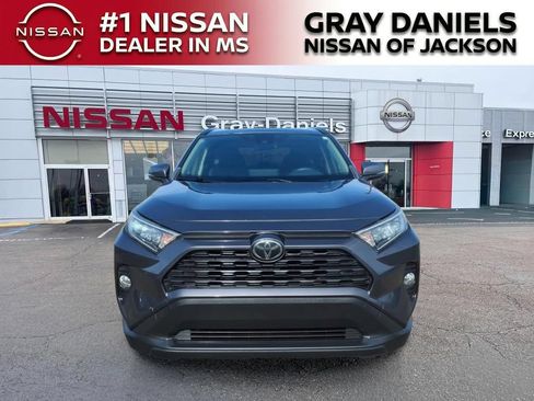 Used 2019 Toyota RAV4 XLE FWD image 2