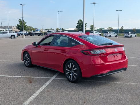 Used 2024 Honda Civic EX-L image 3