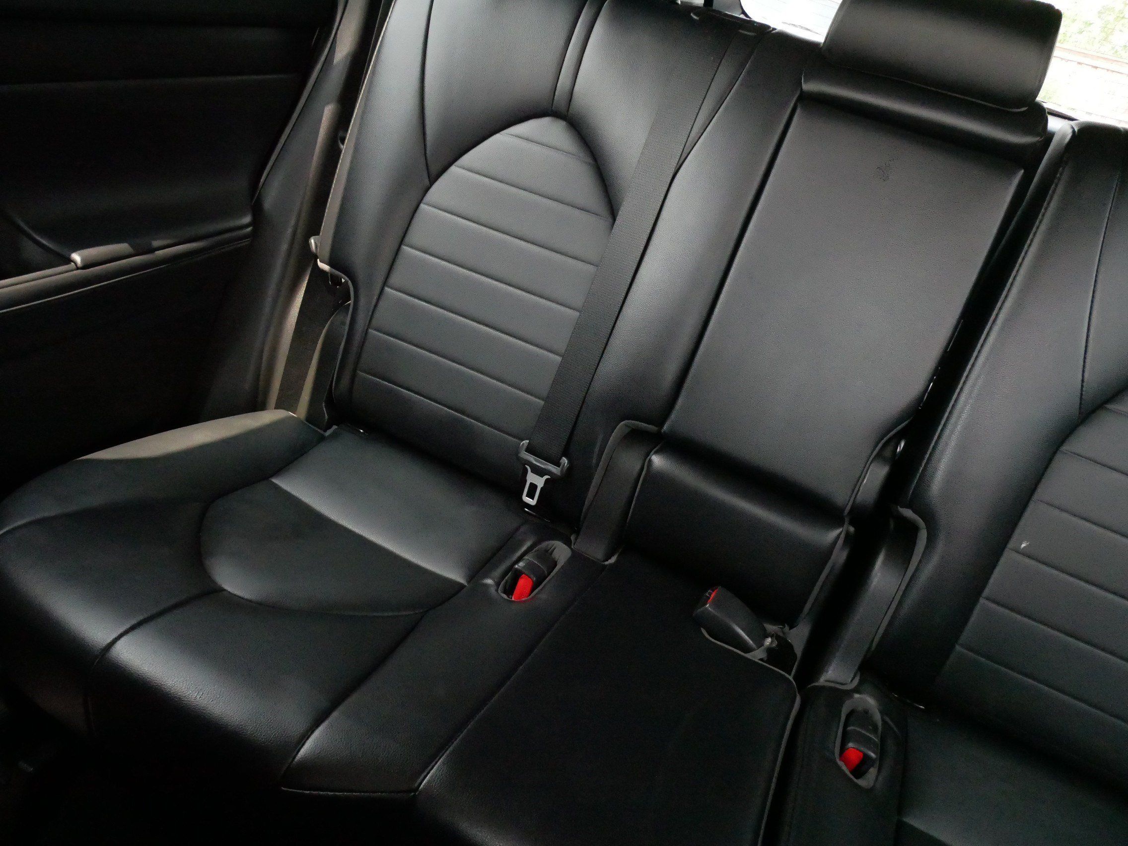 Used 2022 Toyota Highlander XLE AWD/4WD image 12