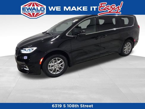 New 2026 Chrysler Pacifica Select image 16