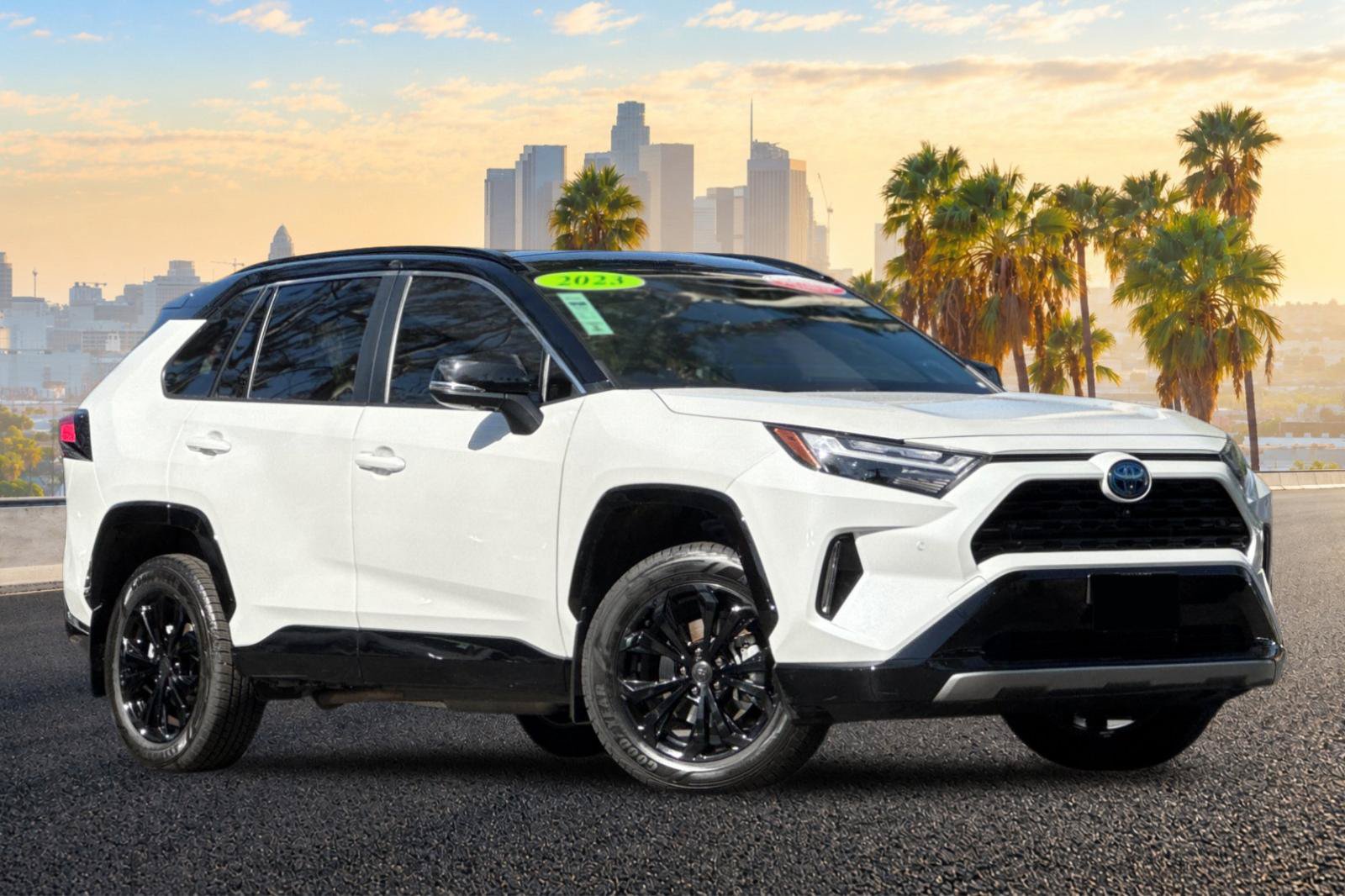 Used 2023 Toyota RAV4 XSE AWD/4WD image 2