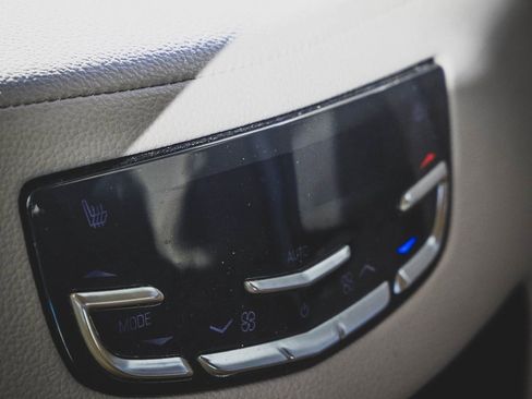 Used 2018 Cadillac Escalade Luxury image 8