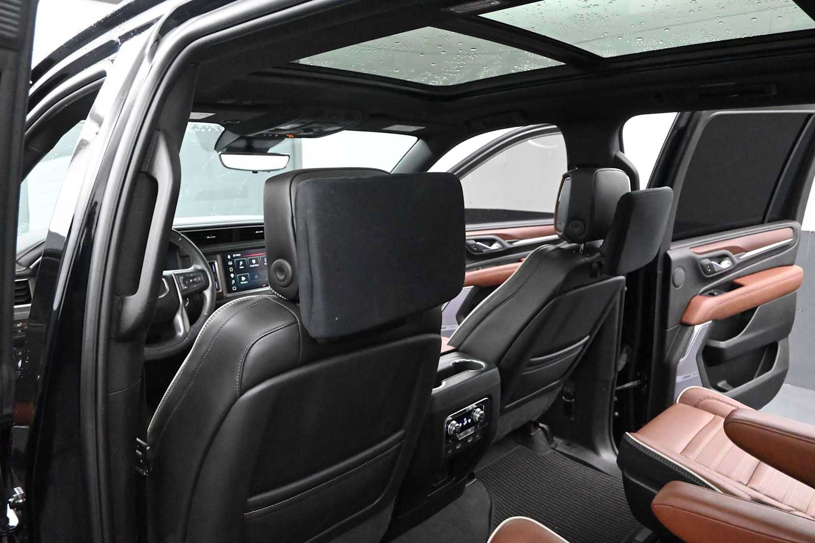 Used 2023 GMC Yukon XL Denali Ultimate AWD/4WD image 30