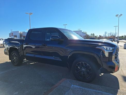 Used 2023 Toyota Tundra Platinum image 3
