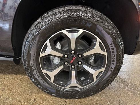 New 2026 GMC Yukon XL AT4 AWD/4WD image 9