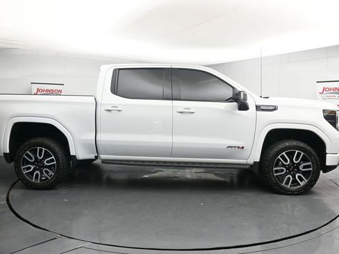 Used 2024 GMC Sierra 1500 AT4 w/ Technology Package AWD/4WD image 9