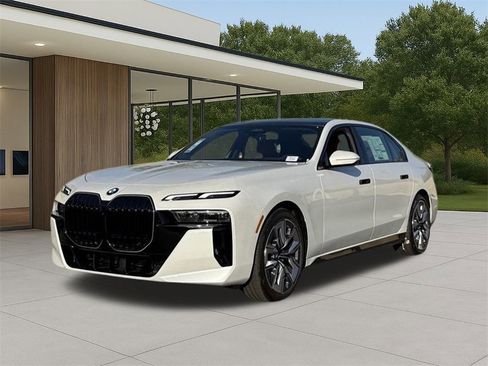 New 2025 BMW 760i xDrive w/ Premium Package image 2