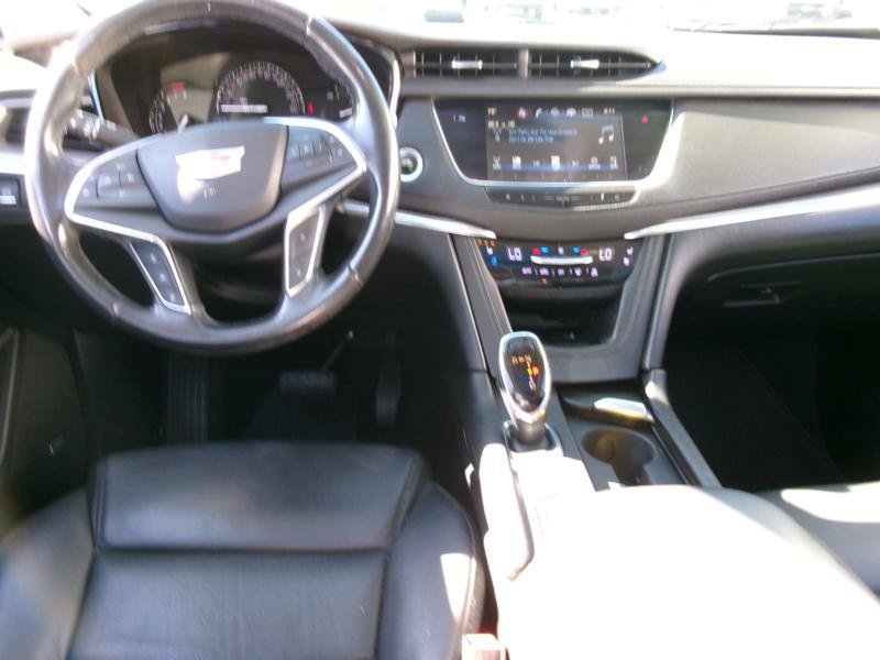 Used 2018 Cadillac XT5 Premium Luxury FWD image 12