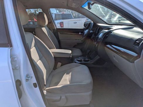 Used 2013 Kia Sorento LX w/ Convenience Pkg image 13