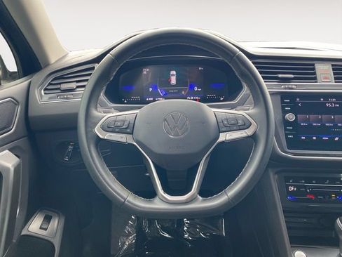 Used 2023 Volkswagen Tiguan SE FWD image 12