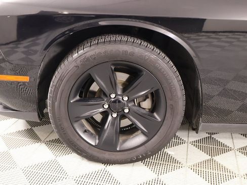 Used 2017 Dodge Challenger SXT image 14