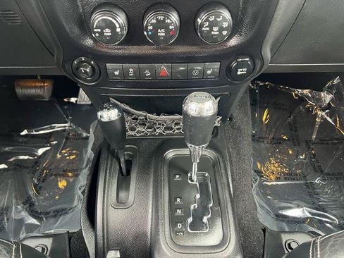 Used 2014 Jeep Wrangler Unlimited Sahara AWD/4WD image 15