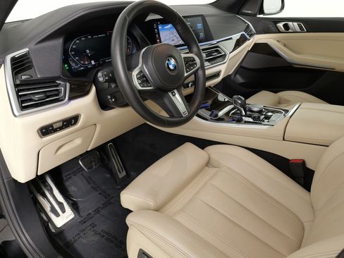 Used 2021 BMW X5 M50i w/ Premium Package image 30