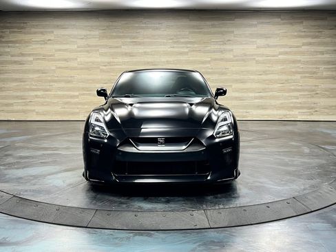 Used 2019 Nissan GT-R Premium w/ Premium Interior Package AWD/4WD image 4