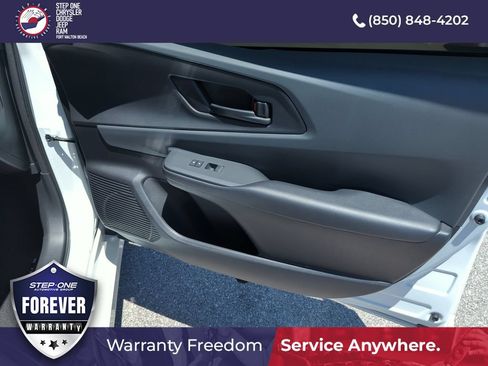 Used 2025 Toyota Prius LE FWD image 30