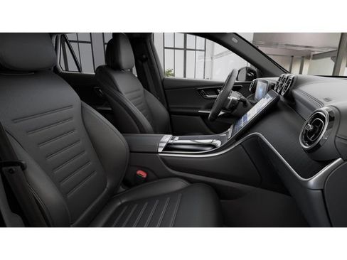Used 2026 Mercedes-Benz GLC 300 4MATIC image 4