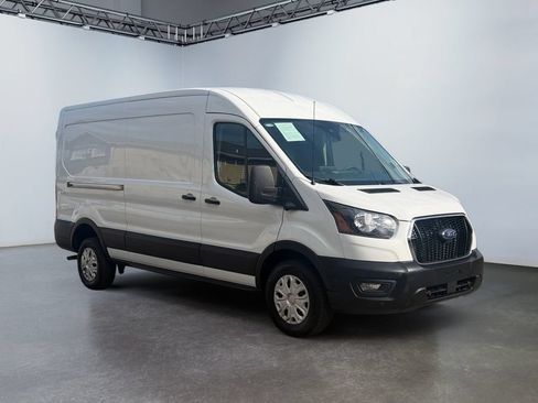 Used 2025 Ford Transit 250 148 Medium Roof w/ Exterior Upgrade Package RWD image 2