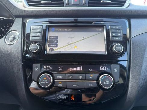 Used 2015 Nissan Rogue SV w/ SV Premium Package FWD image 23