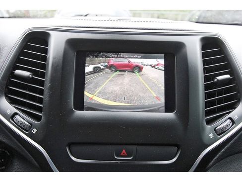 Used 2020 Jeep Cherokee Latitude image 24