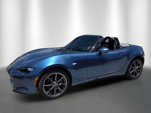 Used 2020 MAZDA MX-5 Miata Grand Touring RWD image 2
