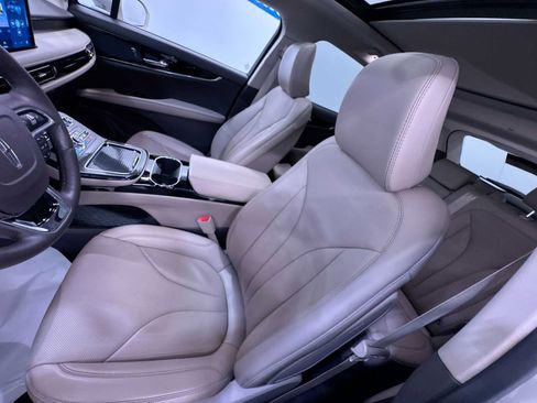 Used 2023 Lincoln Nautilus Reserve image 14