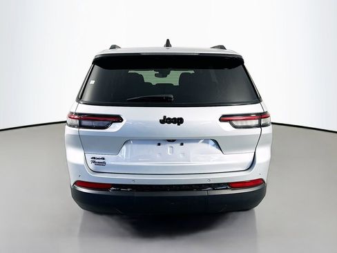 Used 2024 Jeep Grand Cherokee L Laredo image 6