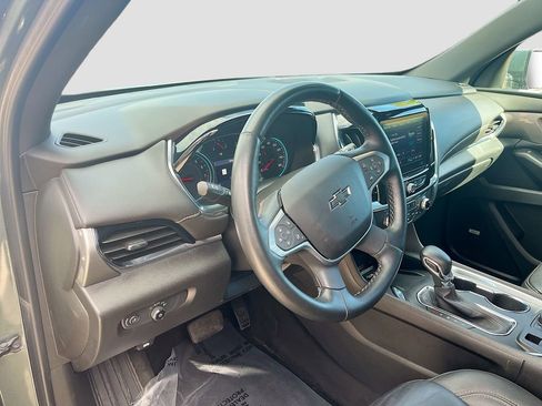Used 2023 Chevrolet Traverse LT w/ LT Premium Package AWD/4WD image 9